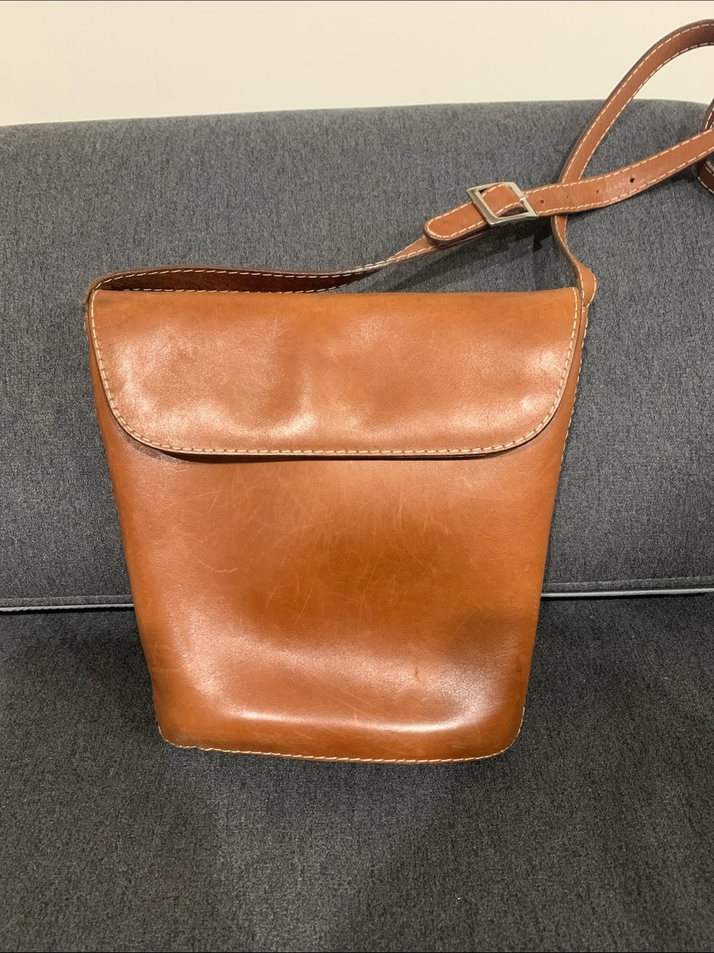 Women's Smooth Leather Messenger Bag in Cognac